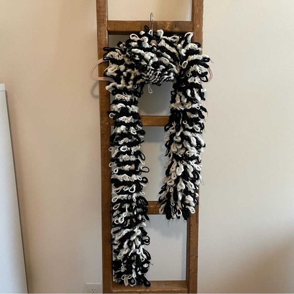 DKNY black and white chunky long scarf